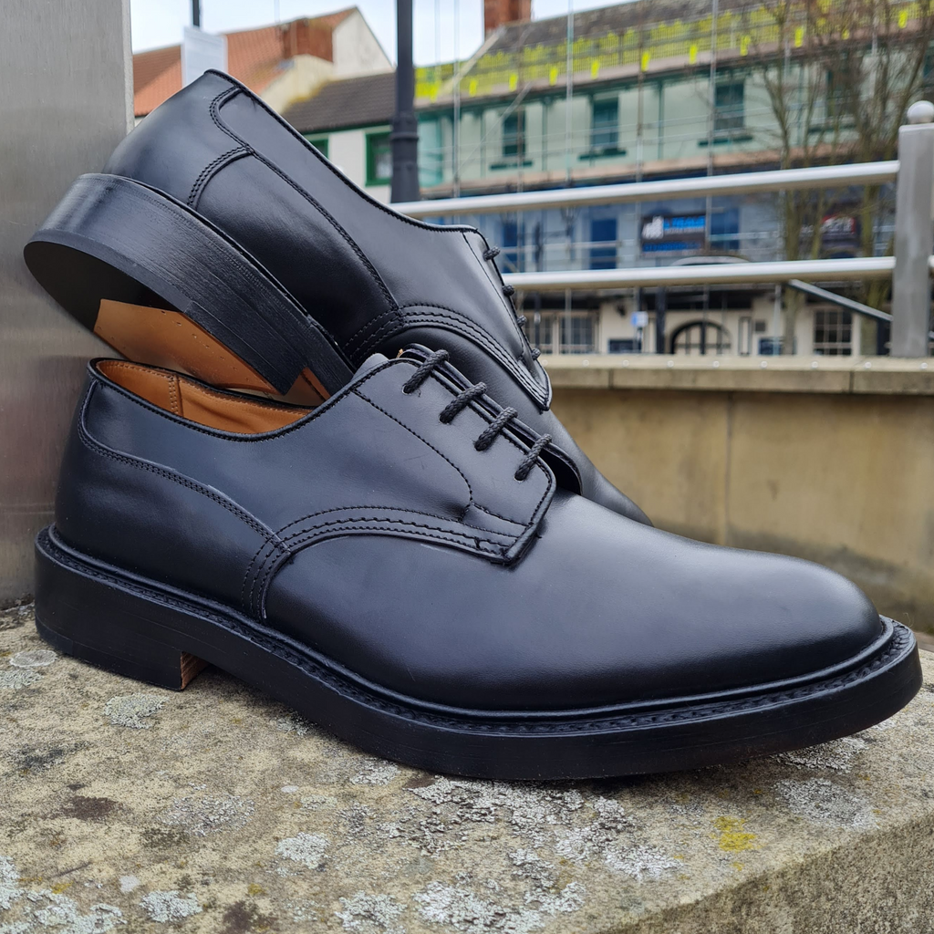 Trickers 2025 black derby